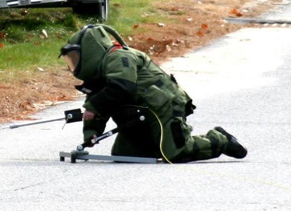 Massachusetts State Police Bomb Squad Confirms Pipe Bomb Found Near Lakeville Pond 2 images 15