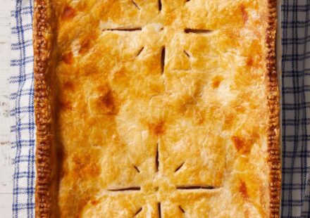 Deep Dish Apple Pie EXPS FT25 40764 JR 0528 10